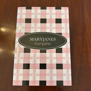 NEW IN BOX 6 PAIR OF MARYJANES TRUMPETTE SOCKS